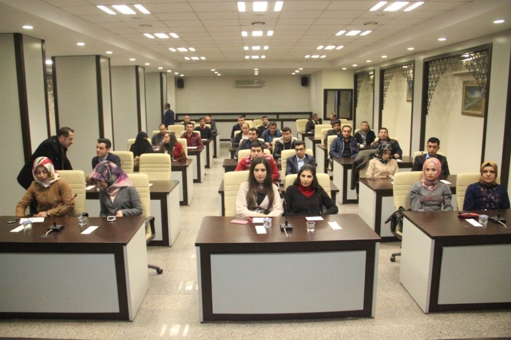 Üniversiteden dereceyle mezun olan 20 genç Büyükşehir Belediyesinde iş başı yaptı