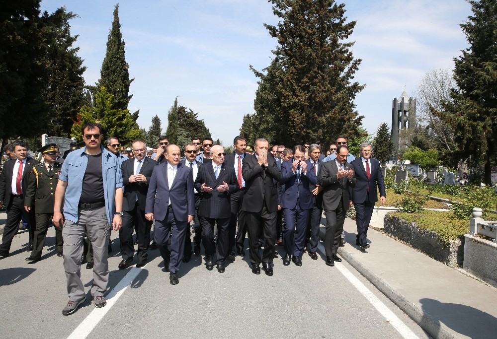 Cumhurbaşkanı Erdoğan, Adnan Menderes ve arkadaşlarını kabri başında ziyaret etti