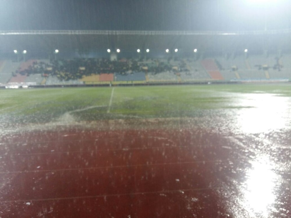 Şanlıurfaspor - Adana Demirspor maçına yağmur engeli