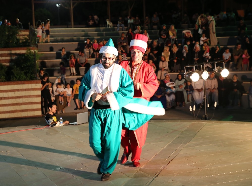 Haliliye Belediyesi tiyatro ekibi ortaoyunu sahneledi