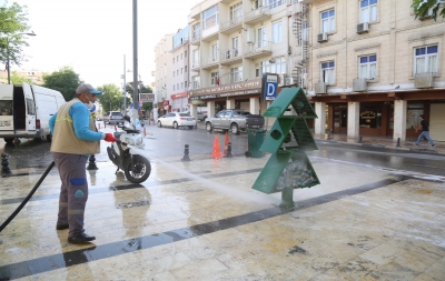 EYYÜBİYE BELEDİYESİ TEMİZLİK ÇALIŞMALARINI ARALIKSIZ SÜRDÜRÜYOR. 