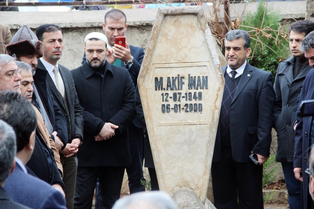 Memur-Sen’in kurucusu Mehmet Akif İnan mezarı başında anıldı