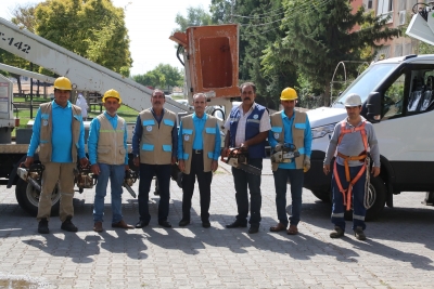 HALİLİYE BELEDİYESİNDEN BUDAMA ÇALIŞMALARI