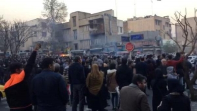 İran'da 'Ruhani'ye ölüm' sloganları atılan eylemde ilk can kaybı