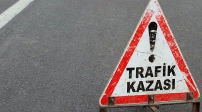 Kamyonetle otomobil kafa kafaya çarpıştı: 4 yaralı