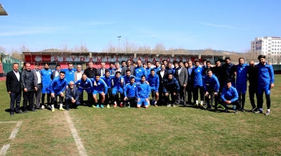 Karaköprü Belediyespor camiasından futbolculara çağrı;