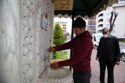 KARAKÖPRÜ’DE İKRAM ÇEŞMESİNDEN SICAK ÇORBA AKIYOR