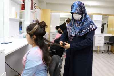 KARAKÖPRÜ’DE KADINLAR KURSLARDA MESLEK EDİNİYOR