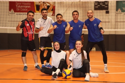 KARAKÖPRÜ'DE ÖĞRETMENLER VOLEYBOL SAHASINDA BULUŞUYOR