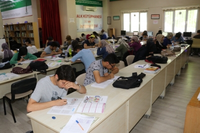 Karaköprü'de Sınavlara Hazırlanan Öğrencilere Çalışma Ortamı Hizmeti