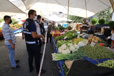 PAZAR YERLERİNDE ‘SALGIN’ DENETİMLERİ SÜRÜYOR