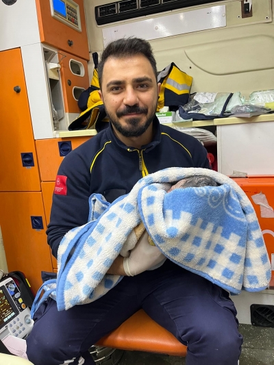 Şanlıurfa’da Sağlık Ekiplerinden Örnek Fedakârlık: Yolda Gerçekleşen İki Doğumda Bebeklere “Birkan” Adı Verildi