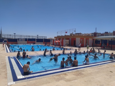 ŞANLIURFA'DA YÜZME HAVUZLARI GENÇLERİN UĞRAK NOKTASI OLDU