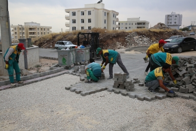 SEYRANTEPE'DE KİLİTLİ PARKE ÇALIŞMALARI SÜRÜYOR