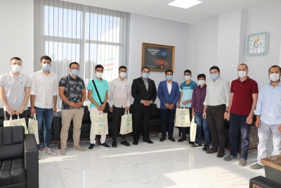 ÜNİVERSİTEYİ KAZANAN GENÇLERDEN BAŞKAN CANPOLAT’A TEŞEKKÜR ZİYARETİ