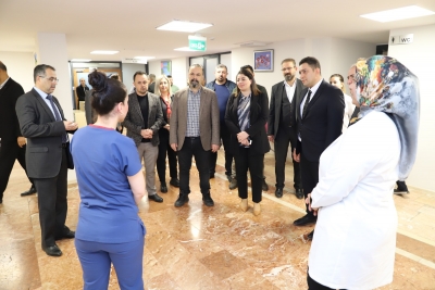 Vali yardımcısı sn. Yeliz Mercan Sağlık Müdürü Doç.Dr. Abdullah Solmaz ile birlikte Kapalı Psikiyatri Servisinde yatan Hastaları ziyaret ettiler.