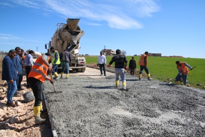 VİRANŞEHİR KIRSALINDA BETON YOL SEVİNCİ