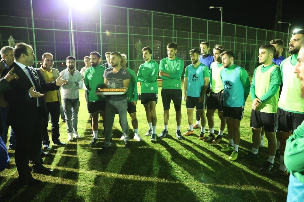 Çiftçi’den Şanlıurfaspor’a moral ziyareti