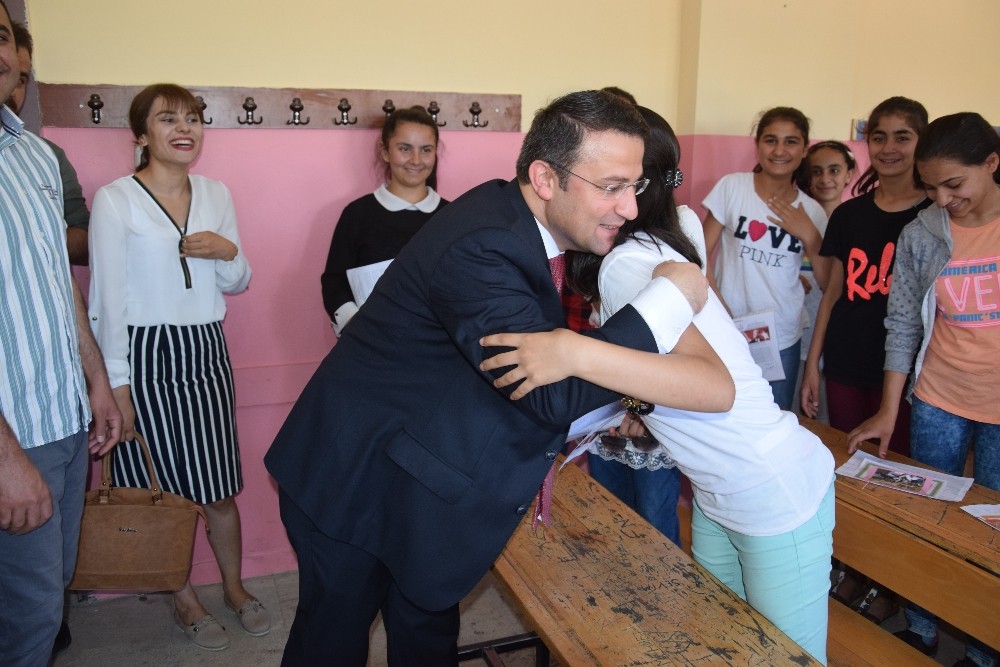 Lösemili Gülistan’ın karne heyecanı