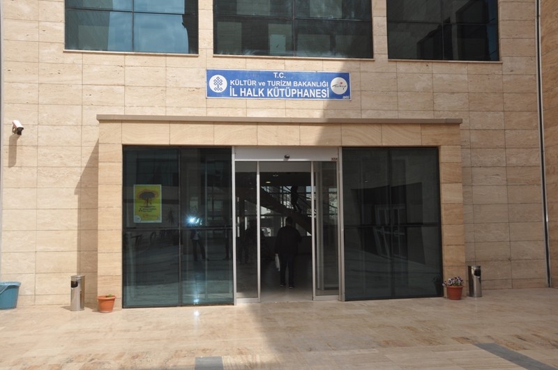 İl Halk Kütüphanesinde mesai dönemi