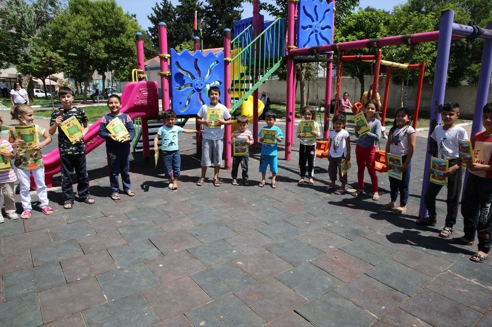 Haliliye’den çocuklara boyama kitabı sürprizi