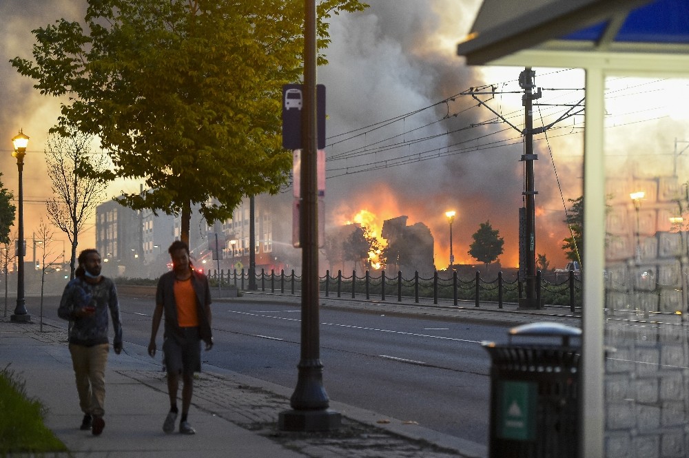 ABD’de George Floyd’u öldüren polis tutuklandı