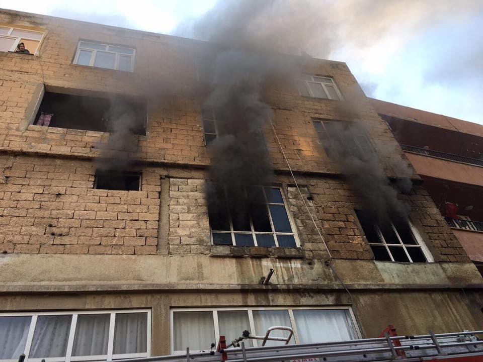 Evde çıkan yangında maddi hasar meydana geldi