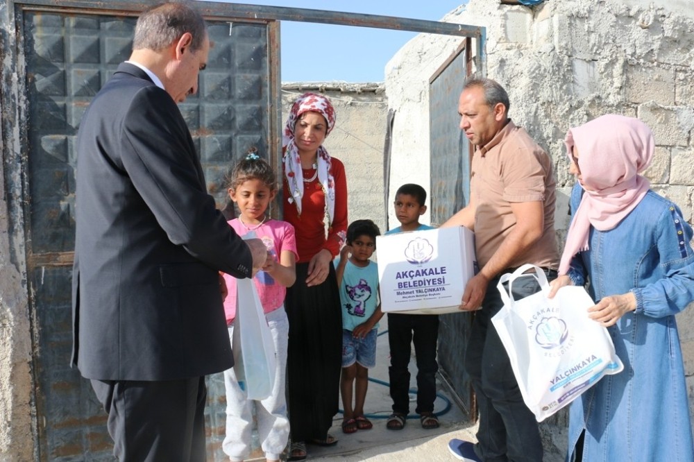 Akçakale’de ihtiyaç sahibi ailelere gıda desteği
