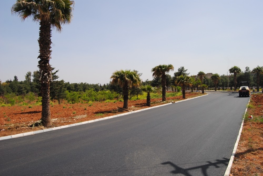 Büyükşehir Eyyübiye kampusünün yollarını yeniledi