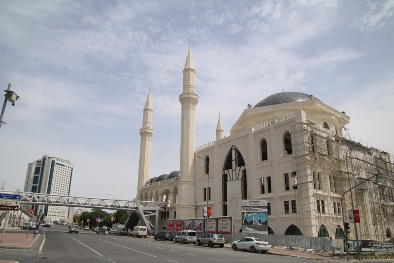 11 Nisan Külliyesin'de Çalışmalar Sürüyor