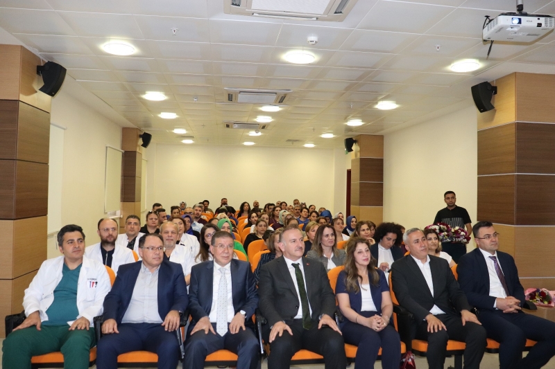 12 MAYIS DÜNYA HEMŞİRELER GÜNÜ REKTÖR GÜLLÜOĞLU’NUN KATILIMIYLA KUTLANDI