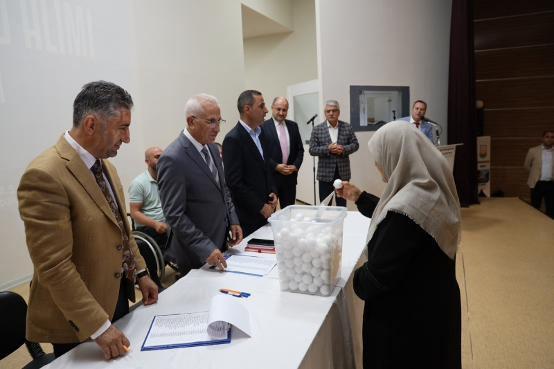 121 ŞOFÖR NOTER HUZURUNDA KURA İLE İŞE ALINDILAR