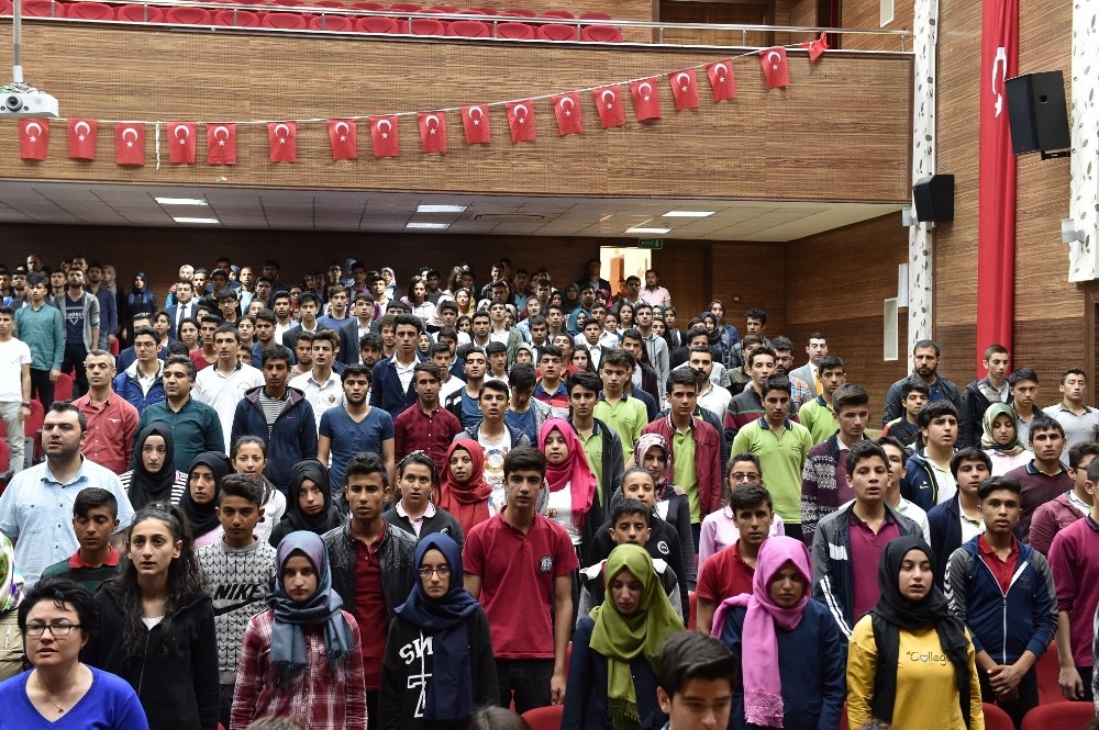 Vali Tuna, “zor zamanlarda bir araya gelmesini bilen bir milletiz”