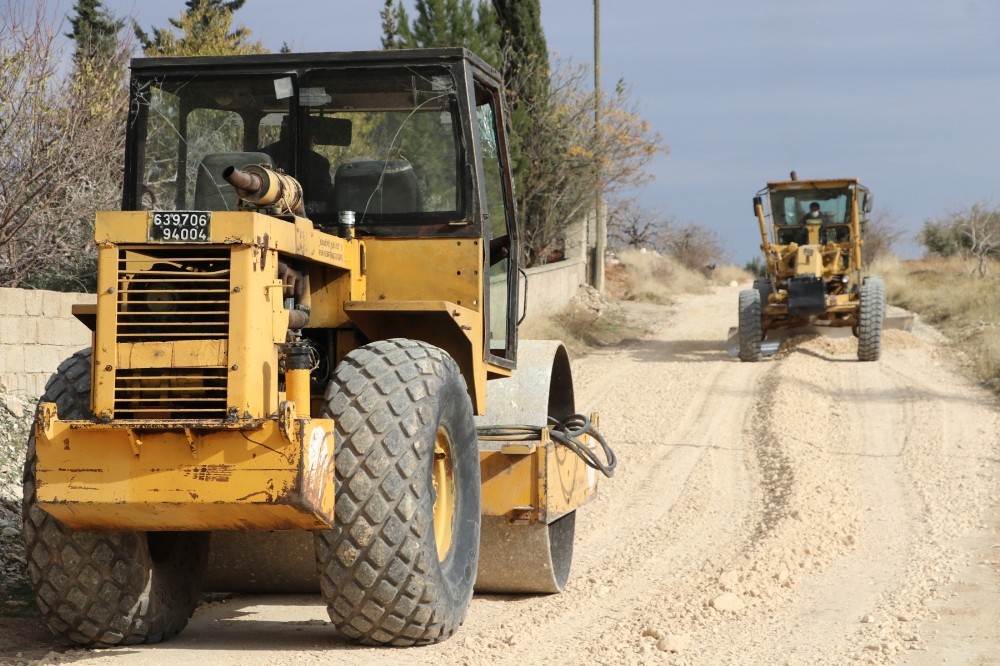 Karaköprü kırsalında yol çalışması