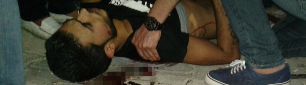 Bıçaklanan gence ilk müdahaleyi olay yerindeki doktor ve vatandaşlar yaptı