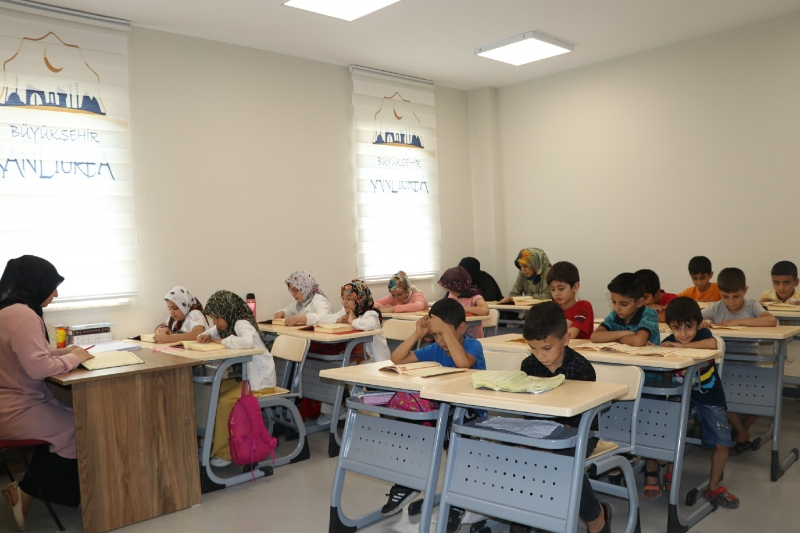 19 GENÇLİK MERKEZİ VE 49 SPOR SALONU İLE GENÇLERİN GELECEĞİNE YATIRIM