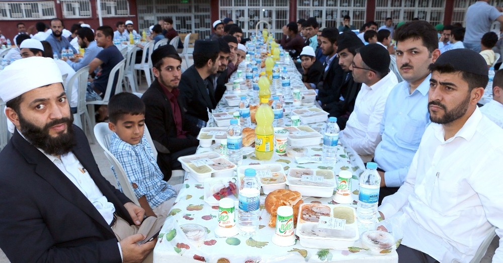 Büyükşehir gençleri iftarda buluşturdu