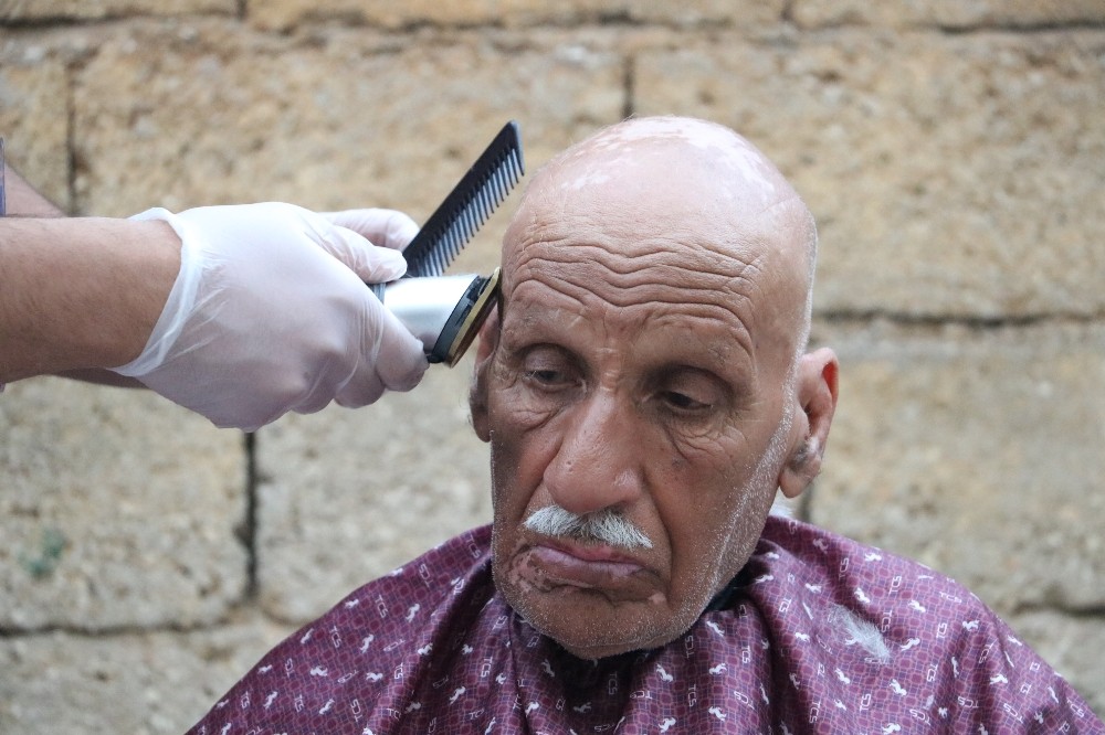 Evden çıkamayan yaşlılara özel bakım