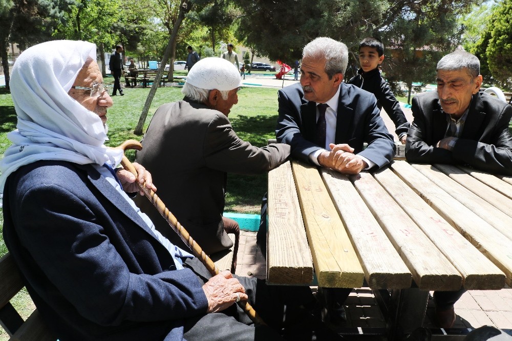 Belediye Başkanı Demirkol yapımı devam eden parkları inceledi