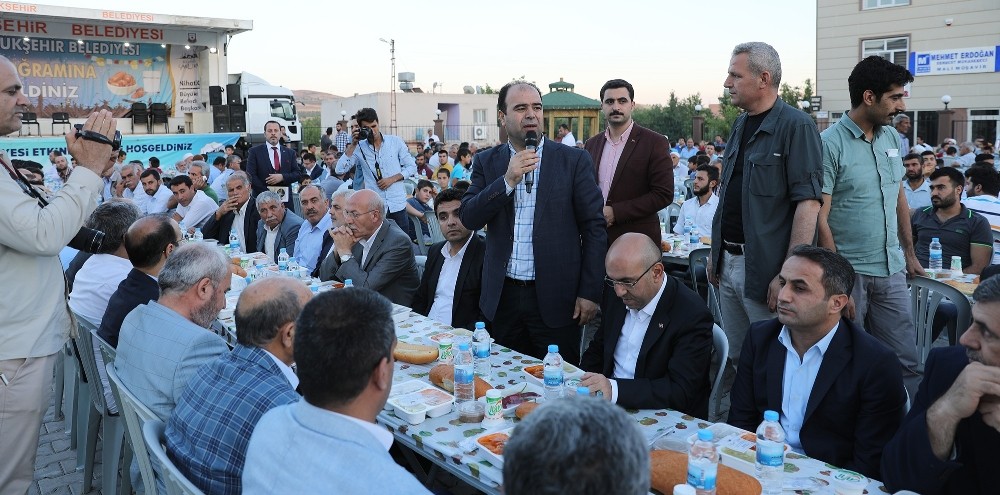Büyükşehir Bozova’da iftar yemeği verdi