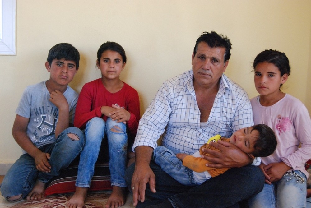 7 çocuk babası Cuma Akkan, 8 yıldır çocuklarına annelik yapıyor