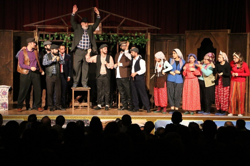 Şehir tiyatrosu öğretmenler için sahne aldı