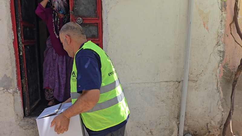 2000 ailenin kapısını tek tek çalındı