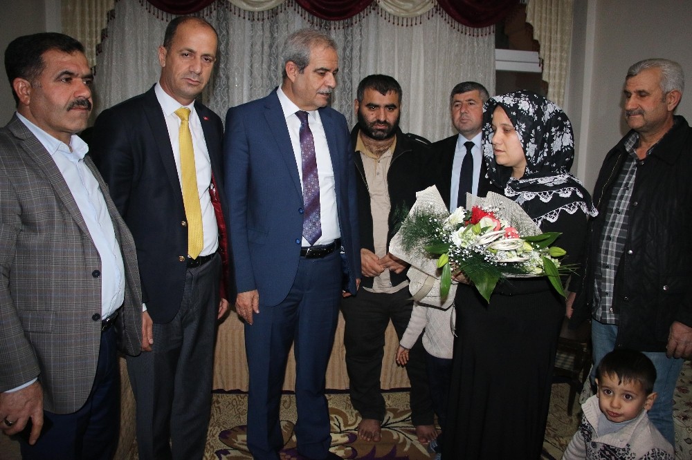 Demirkol Kadınlar Gününde şehit annesini unutmadı