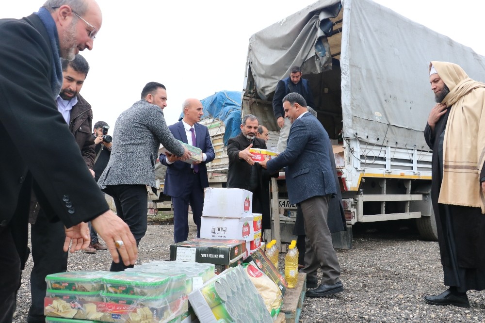 İdlib’e 3 tır insani yardım malzemesi gönderildi