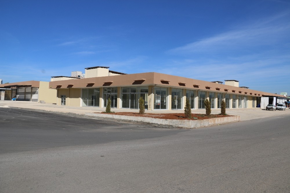 Balık pazarı ve manav hali tamamlandı