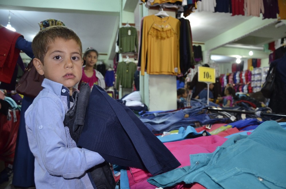 Siverek’te 200 çocuğa elbise yardımında bulunuldu