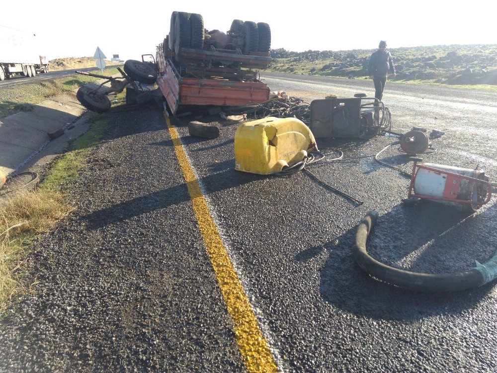 Köpeğe çarpmamak için manevra yapan araç takla attı