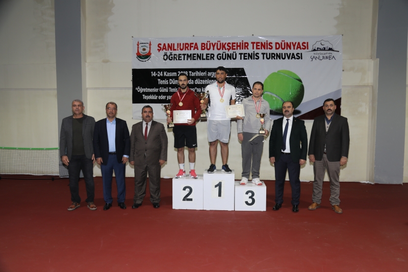 24 Kasım Öğretmenler Günü Dolayısıyla Tenis Turnuvası Düzenlendi
