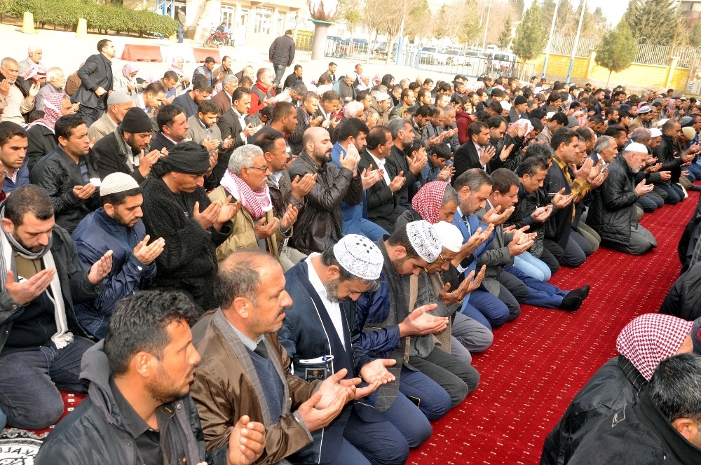 Suriye sınırında yağmur duası